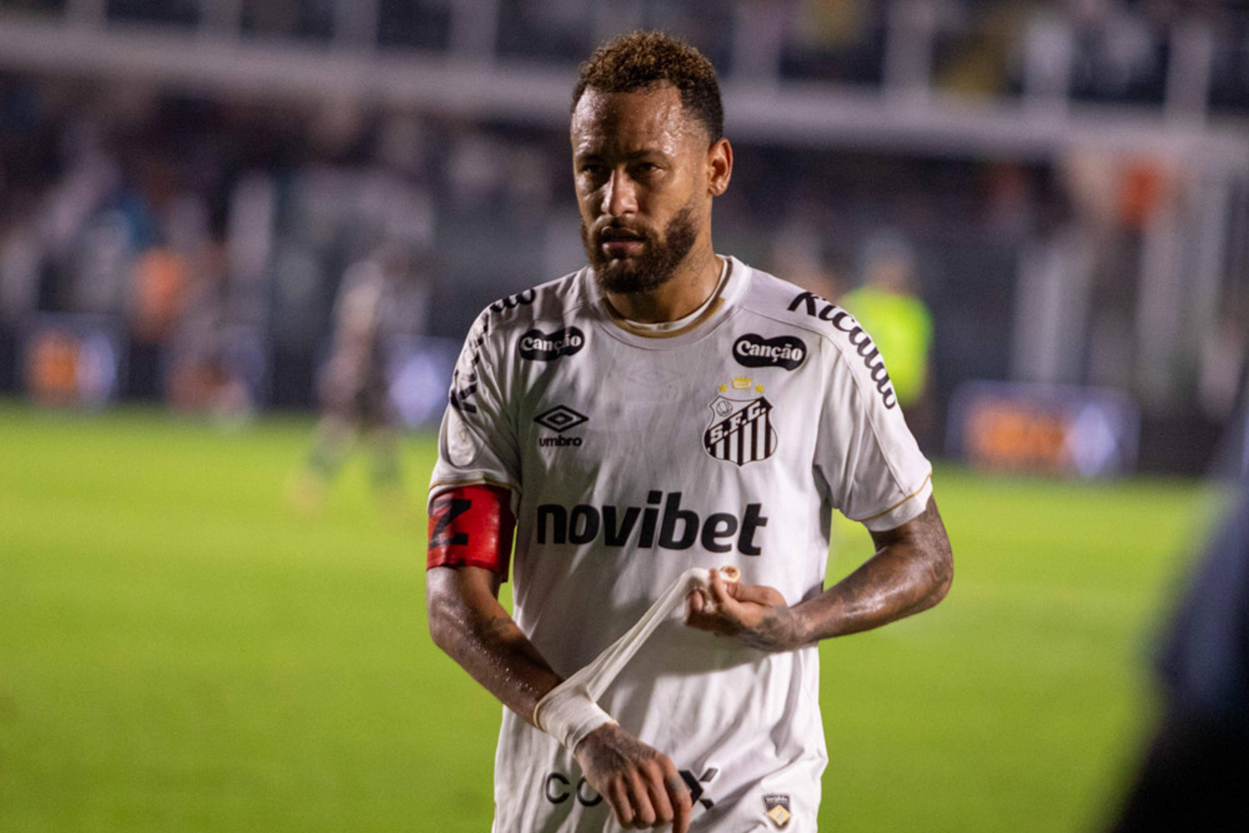 Neymar com a camisola do Santos