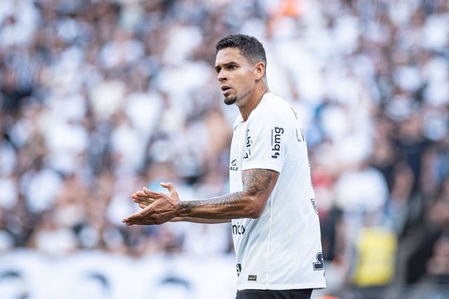 «Roger Schmidt não fazia muitas alterações e acabei por jogar pouco no Benfica»