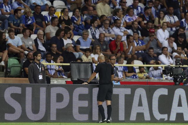 Comunicações do VAR vão ser divulgadas em programa televisivo