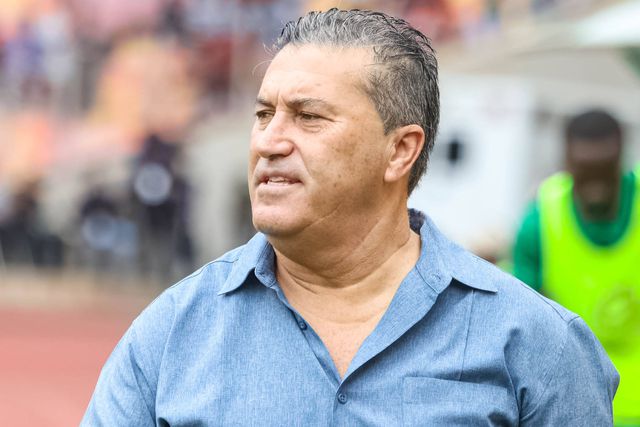 José Peseiro renova contrato com a Nigéria