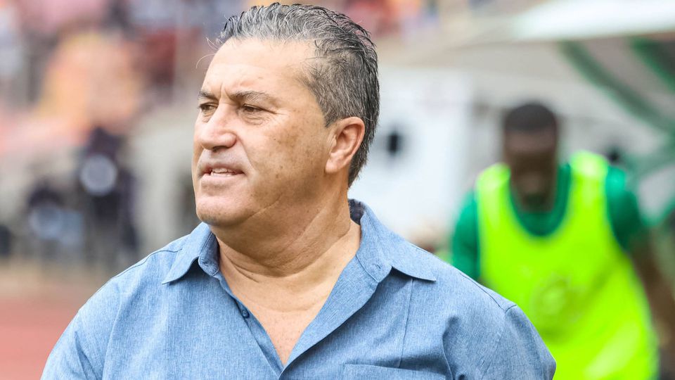 José Peseiro renova contrato com a Nigéria