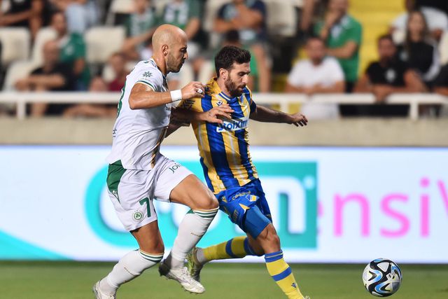 Sá Pinto perde jogo com quatro expulsões