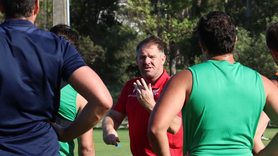 «Lusitanos são teste para chegar aos Lobos»