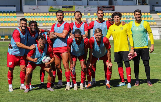 Guillermo Ochoa já em ação no Aves SAD