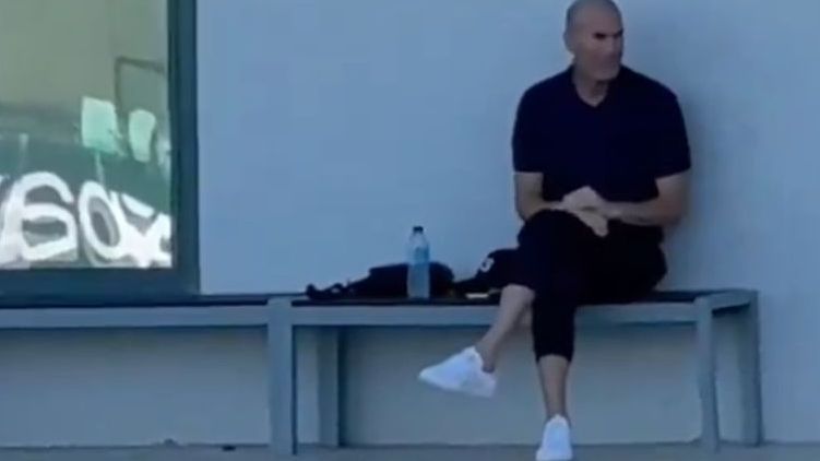 Vídeo: O que faz Zidane no treino do Bétis?