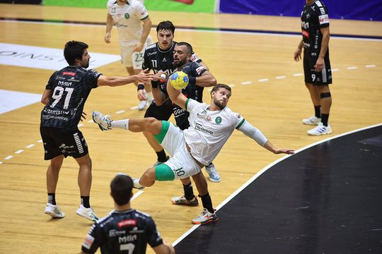 Campeão Sporting entra a vencer no campeonato