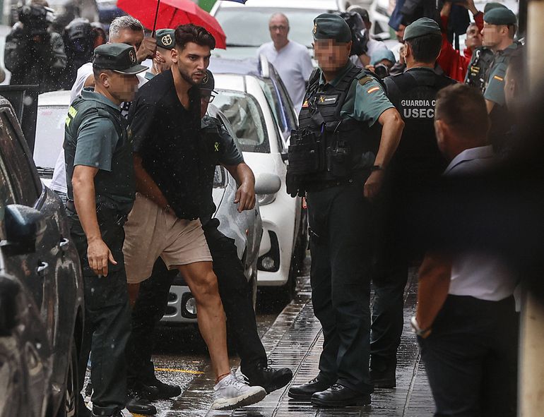 Valência: Três meses após acusação de agressão sexual, Rafa Mir volta à equipa