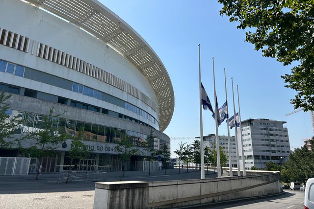 Elevador da Glória: FPF e FC Porto colocam bandeiras a meia-haste
