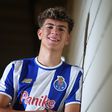 Tem Pepe como referência, quer a Seleção e assinou contrato pelo FC Porto
