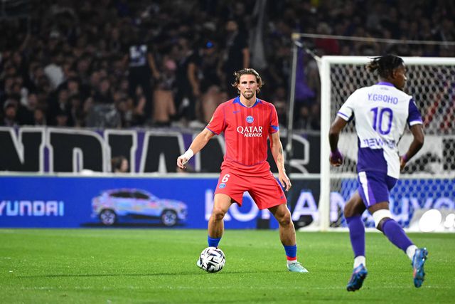 Zabarnyi exigiu saída «do russo» do PSG e não se relaciona com Safonov