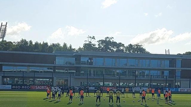 Seleção cumpre minuto de silêncio em memória das vítimas do Elevador da Glória