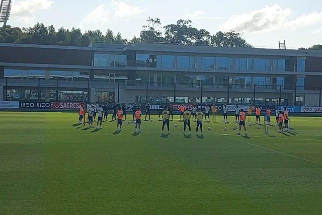 Seleção cumpre minuto de silêncio em memória das vítimas do Elevador da Glória