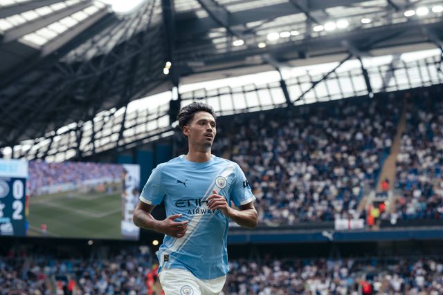 1. Manchester City: -368.7 M euros  (recebeu €93.8 M, gastou €462.5 M) — equipa teve entre os reforços Reijnders