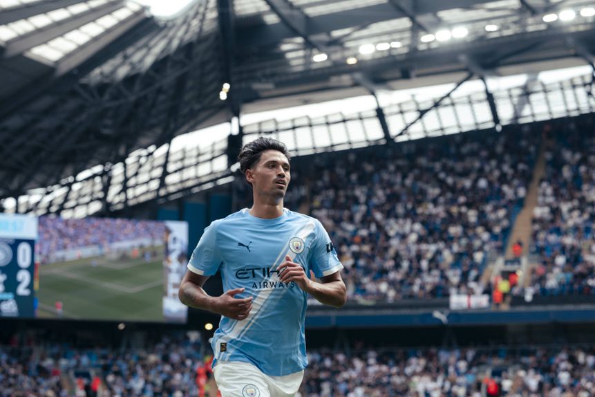 1. Manchester City: -368.7 M euros  (recebeu €93.8 M, gastou €462.5 M) — equipa teve entre os reforços Reijnders