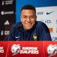 Mbappé em conferência de imprensa