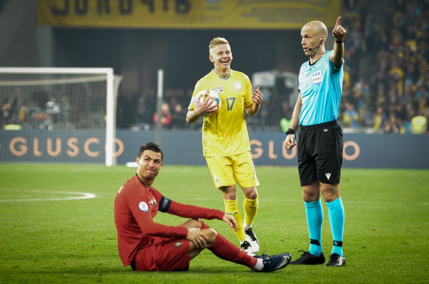 Anthony Taylor apitou o Ucrânia-Portugal em 2022