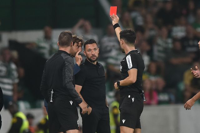 Lino Godinho viu o cartão vermelho em Alvalade (Foto: Catarina Morais/Kapta+)