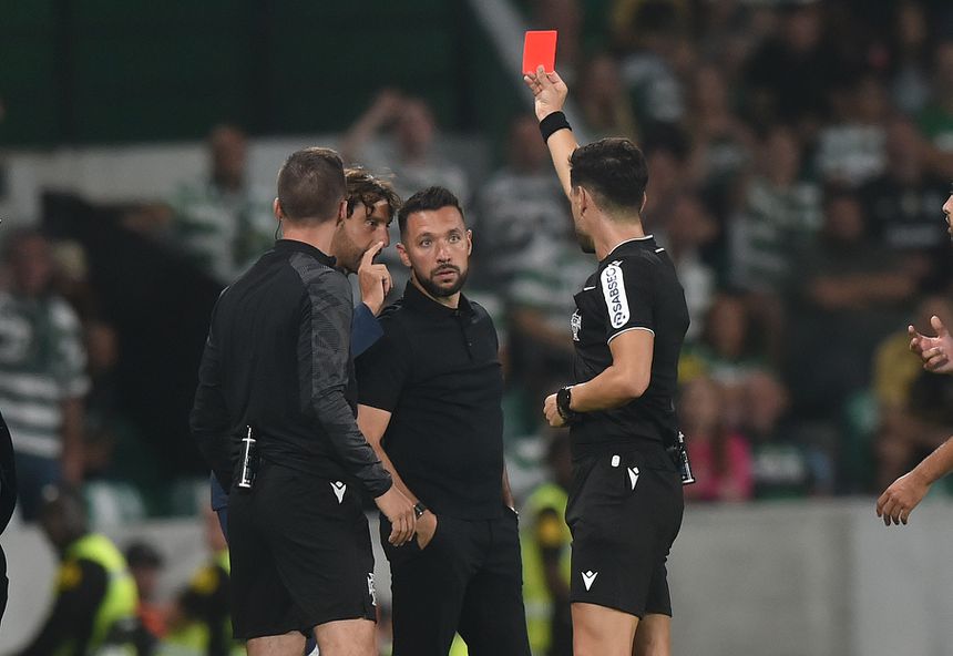 Lino Godinho viu o cartão vermelho em Alvalade (Foto: Catarina Morais/Kapta+)