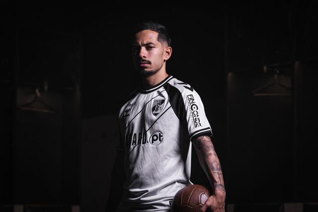 Alanzinho é o novo dono da camisola 10 do Vitória de Guimarães, com quem assinou por duas épocas — Foto: Vitória SC