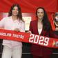 Carolina Tristão e Mónica Jorge, respetivamente média e diretora para o futebol feminino do Benfica (foto: S L Benfica)
