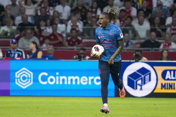 Winsley Boteli fez três golos ao Ajax
