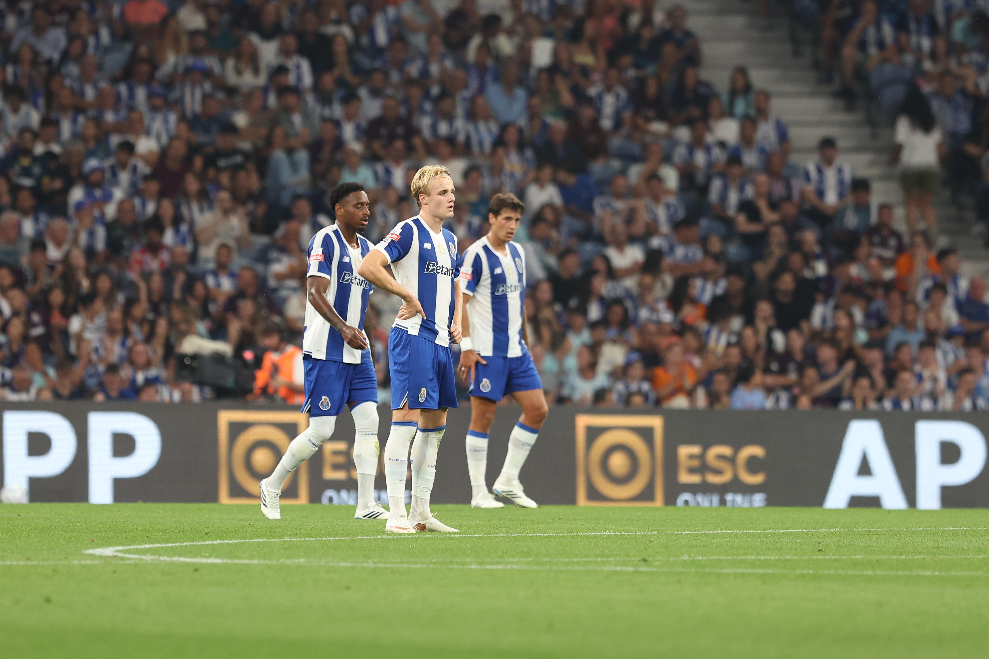 Reação dos jogadores do FC Porto depois do golo sofrido - Foto: Catarina Morais/Kapta+