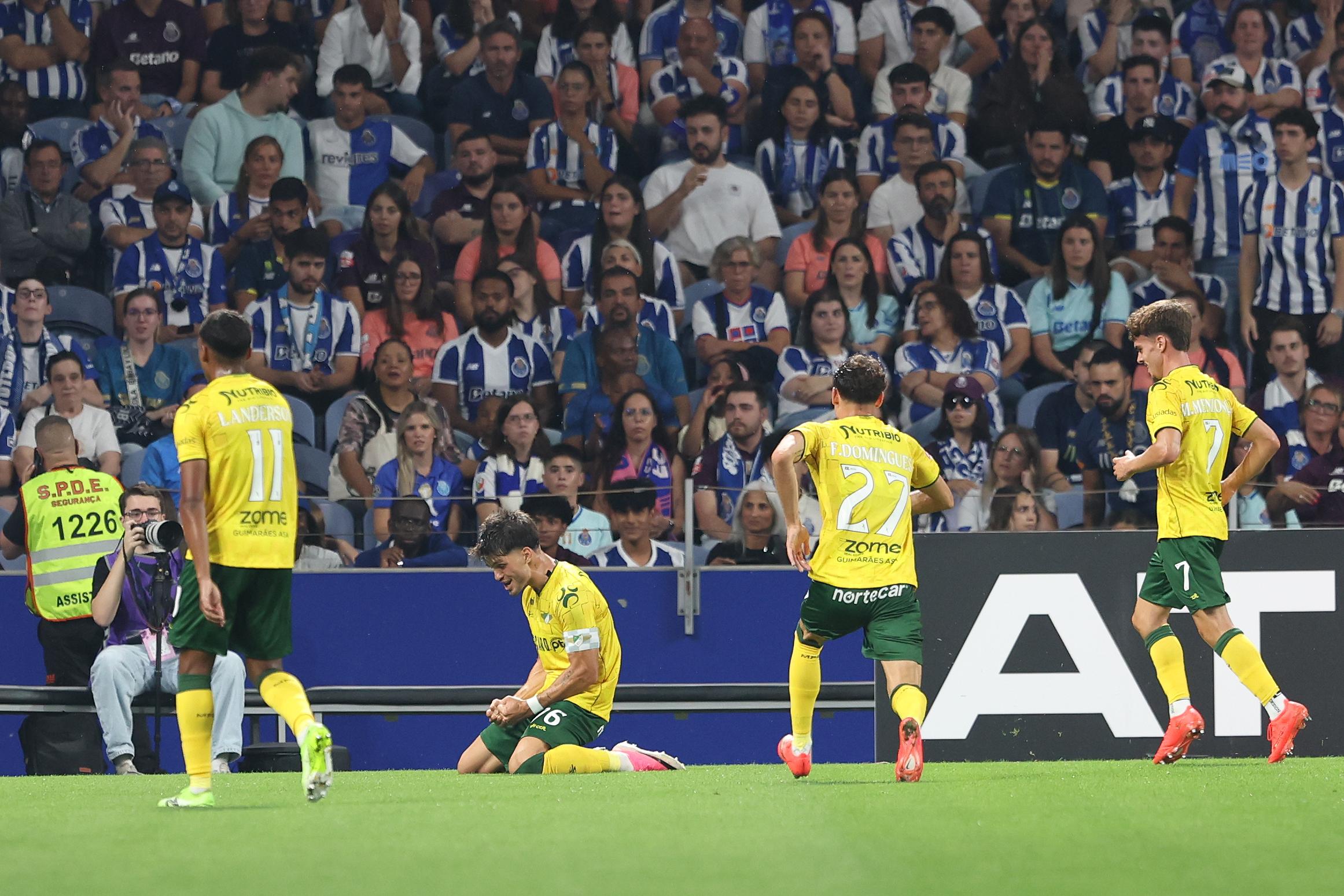 Festejos do Moreirense após o golo de Dinis Pinto - Foto: Catarina Morais/Kapta+