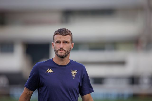 Estoril: Parra de reserva para o eixo… ou volta a defesa a quatro