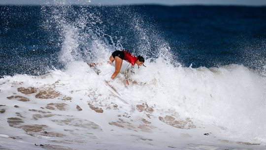 Surf Ericeira Pro: Teresa Bonvalont e Kika Veselko de mãos dadas na ronda 16