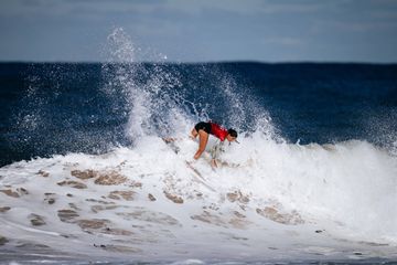 Surf Ericeira Pro: Teresa Bonvalont e Kika Veselko de mãos dadas na ronda 16