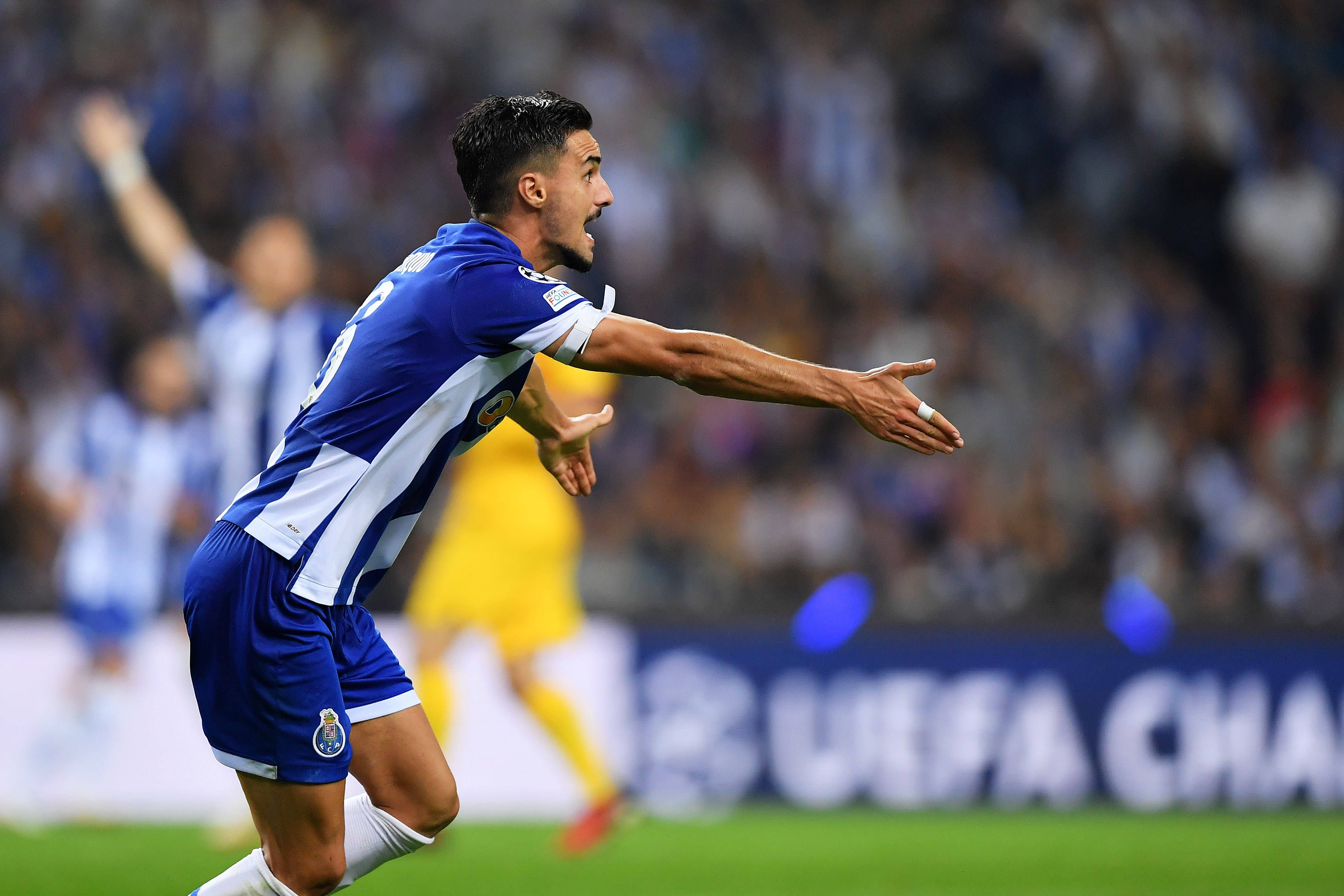 Fora-de-jogo: FC Porto eliminado da Taça da Liga; Ainda o lance de  Eustáquio: Não é punível. Lance de Evaniilson seriaamarelo. Ainda o  possível penalti a favor do Benfica e o golo de