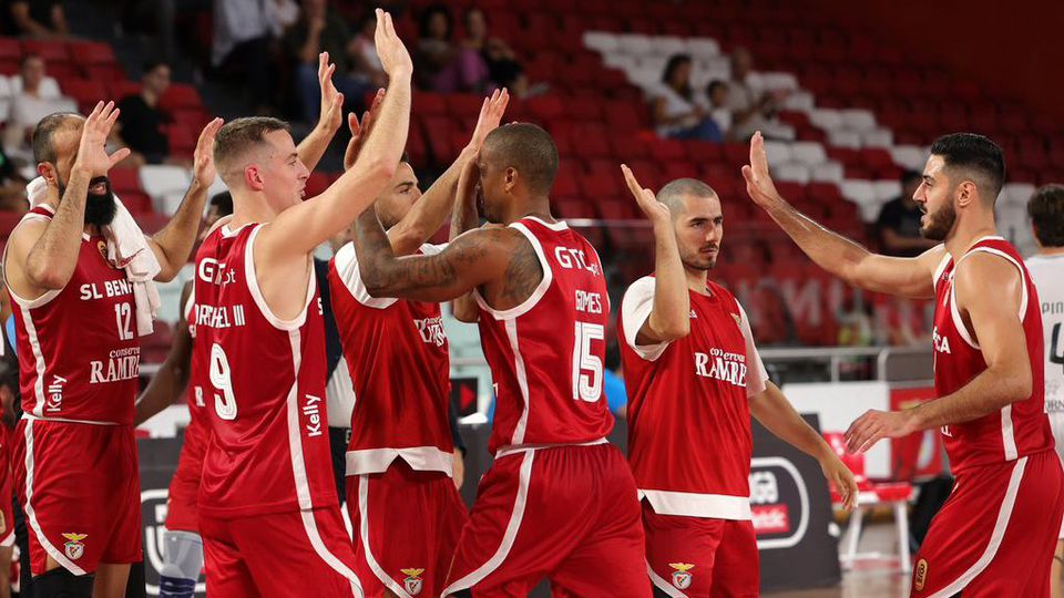 Benfica quebra enguiço contra Oliveirense