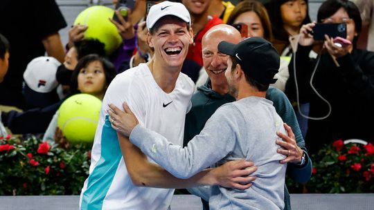 Jannik Sinner vence Medvedev e conquista o ATP 500 de Pequim