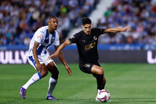 Valência, com André Almeida, salvo pelo poste ante o Leganés