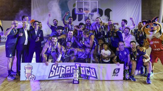 Início adiado: Liga de basquetebol ao lado dos clubes