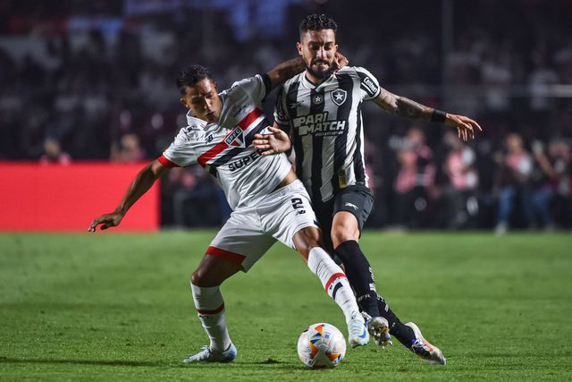 Alex Telles chamado à seleção do Brasil