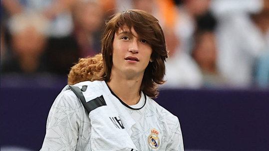 Real Madrid renova contrato com promessa nascida em 2007