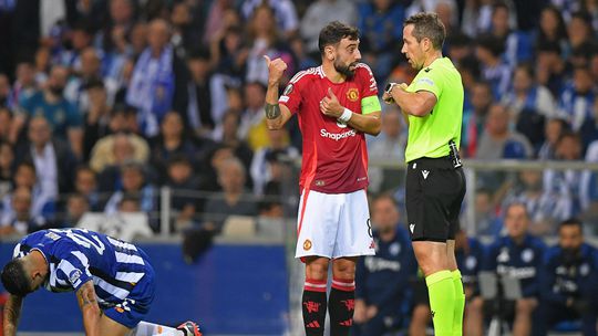 Roberto Martínez defende Bruno Fernandes: «Nunca vi dois vermelhos injustos seguidos»