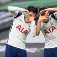 Son e Sergio Reguilón celebram no Tottenham