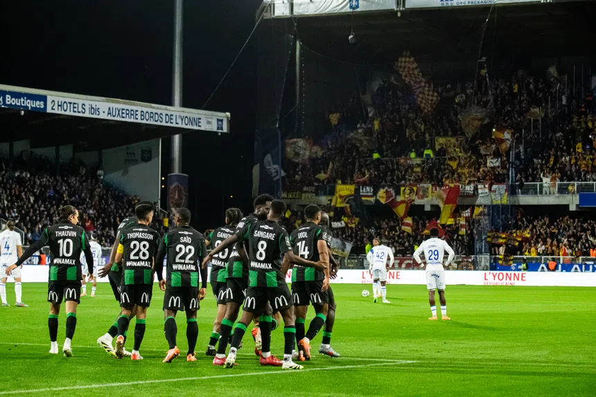Lens vence no CAOS! Auxerre tomba