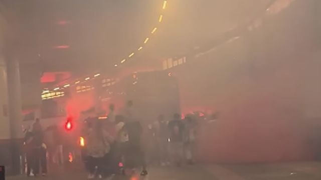 Apoio intenso dos adeptos do Benfica começou na garagem da Luz