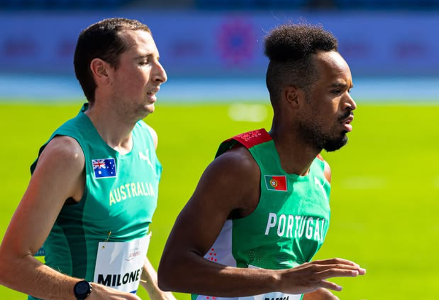 Sandro Baessa (à direita) durante os Mundiais de atletismo paralímpico - Foto: Paralímpicos Portugal