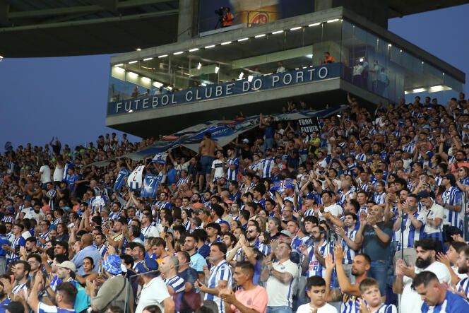 Adeptos do FC Porto no Estádio do Dragão - Foto: Catarina Morais/KAPTA +