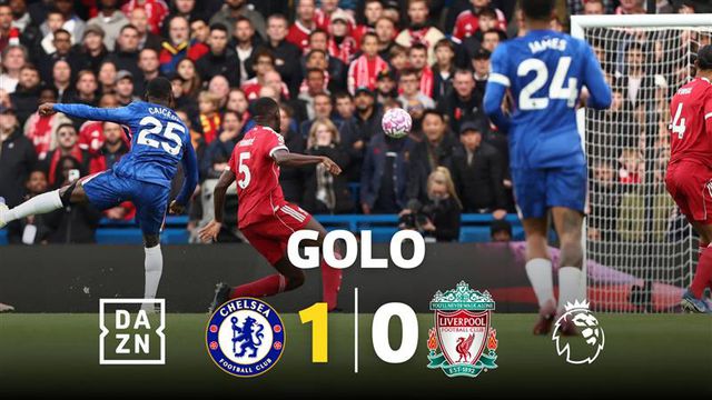 Caicedo não pediu licença para marcar um golaço ao campeão