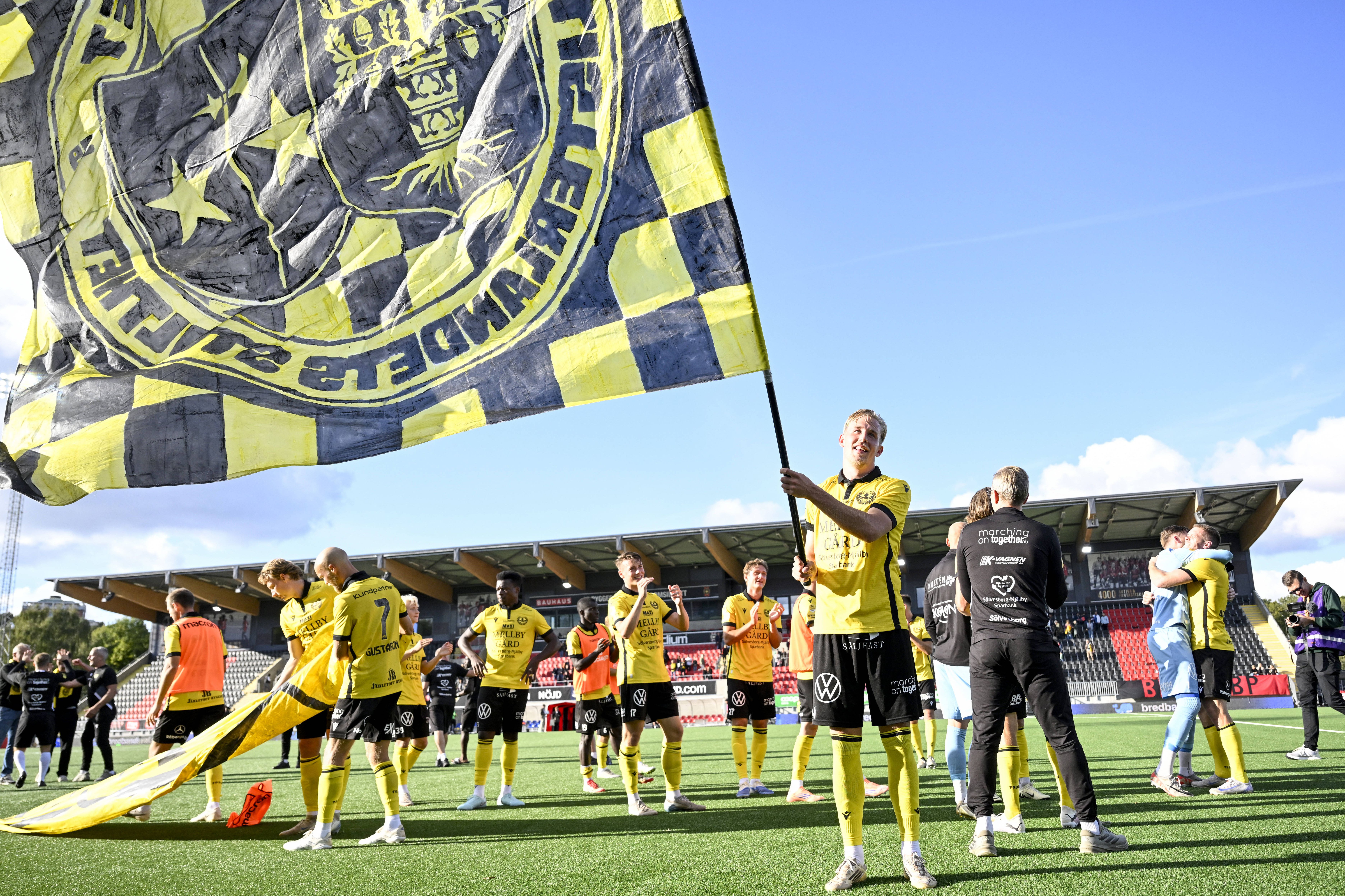 Herman Johansson festeja mais uma vitória do Mjallby