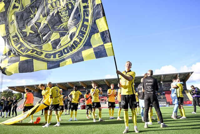 Herman Johansson festeja mais uma vitória do Mjallby