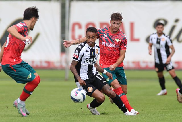 Nacional-Moreirense: madeirenses metem a primeira com sabor a chuchu