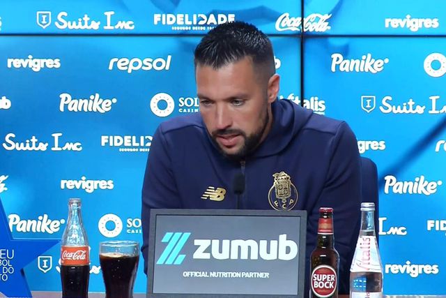 Farioli e o onze do Benfica: «Tiveram semana quase limpa para preparar o jogo»