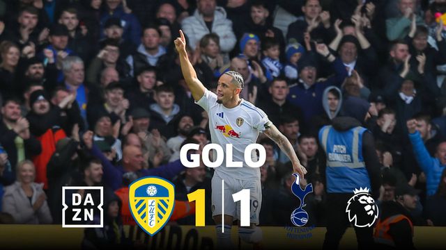 E quando o Leeds marcou com duas bolas em campo?