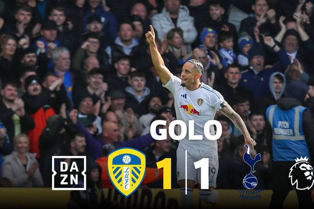 E quando o Leeds marcou com duas bolas em campo?